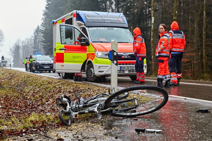 Autofahrer flüchtet – Polizei ermittelt den Unfallwagen